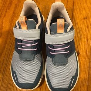 Kids On Running Running Shoes - Gray and Pink